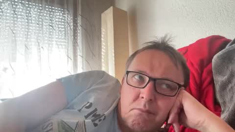 Snapshot of tom6644 chatting on 03-09-25, 10:08 Tom online show from 03-09-25, 10:08