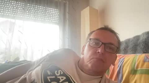 Snapshot of tom6644 chatting on 10-18-25, 02:07 Tom online show from 10-18-25, 02:07