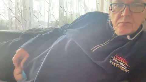 Tom online show from 11-23-25, 07:52