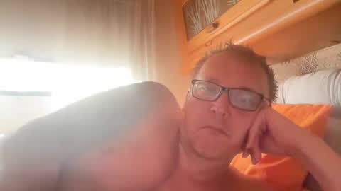 Snapshot of tom6644 chatting on 06-26-26, 03:38 Tom online show from 06-26-26, 03:38