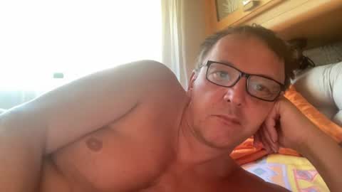 Snapshot of tom6644 chatting on 07-12-26, 11:34 Tom online show from 07-12-26, 11:34