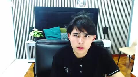 tom_0002 online show from 10-18-25, 09:15