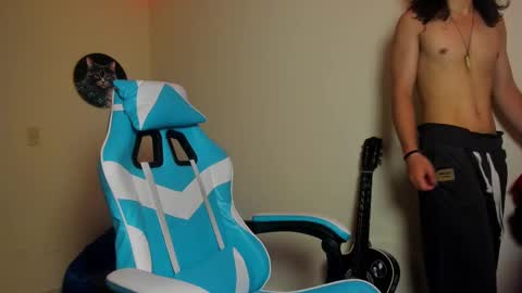 tom online show from 10-06-25, 01:47