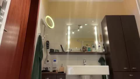 Tom online show from 12-22-25, 06:10