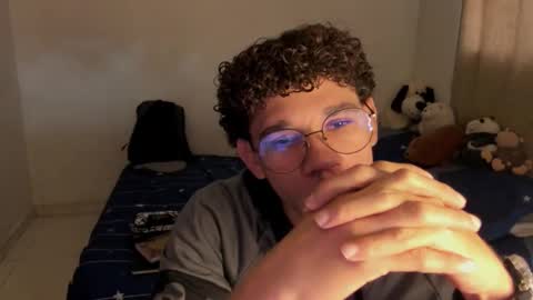 Tom Blue online show from 10-27-25, 04:33