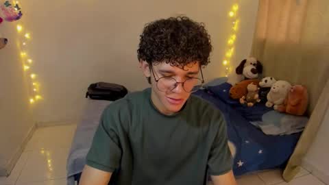 Tom Blue online show from 12-18-25, 04:24