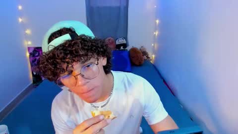 Tom Blue online show from 03-18-26, 10:46