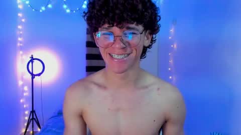 Tom Blue online show from 04-17-26, 02:14