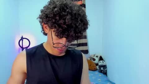 Tom Blue online show from 04-25-26, 07:00