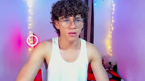Snapshot of tom_blue10 chatting on 05-12-26, 03:14 Tom Blue online show from 05-12-26, 03:14