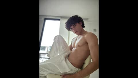 Snapshot of tom_blue10 chatting on 05-13-26, 06:27 Tom Blue online show from 05-13-26, 06:27
