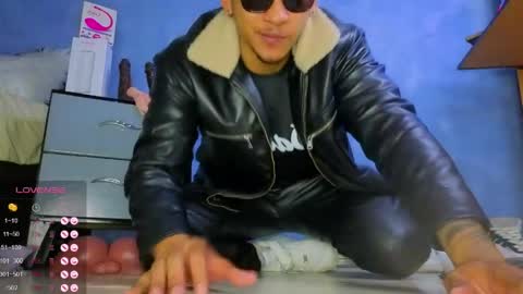 Tom online show from 04-25-26, 01:52