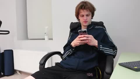 Snapshot of tom_chance chatting on 05-04-26, 01:34 tom online show from 05-04-26, 01:34