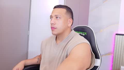 Tom muscle1 online show from 10-25-25, 08:03