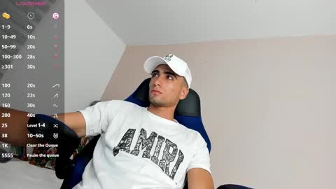 Snapshot of tom_walton chatting on 12-10-24, 01:43 tom online show from 12-10-24, 01:43