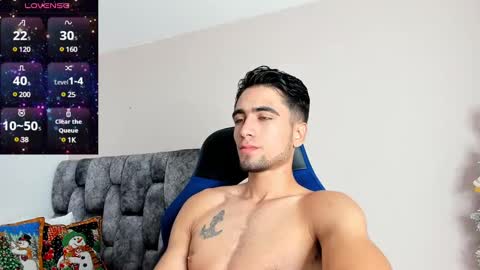 Snapshot of tom_walton chatting on 12-16-24, 05:43 tom online show from 12-16-24, 05:43