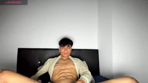 Snapshot of tom_walton chatting on 02-05-25, 07:18 tom online show from 02-05-25, 07:18