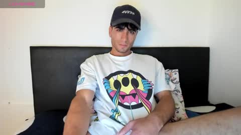 Snapshot of tom_walton chatting on 02-07-25, 03:55 tom online show from 02-07-25, 03:55