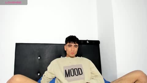 Snapshot of tom_walton chatting on 02-09-25, 09:28 tom online show from 02-09-25, 09:28