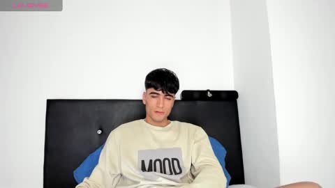 Snapshot of tom_walton chatting on 02-10-25, 12:30 tom online show from 02-10-25, 12:30