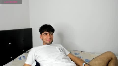 Snapshot of tom_walton chatting on 03-12-25, 02:41 tom online show from 03-12-25, 02:41