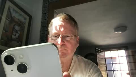 Snapshot of tomascausa chatting on 12-11-24, 09:34 Hola online show from 12-11-24, 09:34