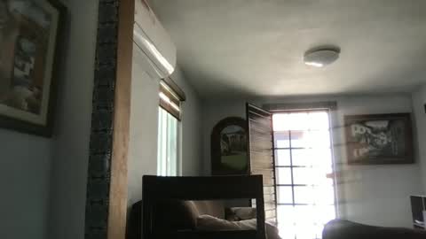 Snapshot of tomascausa chatting on 01-24-25, 08:32 Hola online show from 01-24-25, 08:32