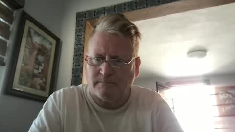 Snapshot of tomascausa chatting on 02-05-25, 06:15 Hola online show from 02-05-25, 06:15