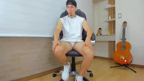 Snapshot of tombardem chatting on 12-13-25, 07:53 Tom Bardem online show from 12-13-25, 07:53