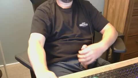 Snapshot of tomin3m chatting on 05-23-26, 10:58 tomin3m online show from 05-23-26, 10:58