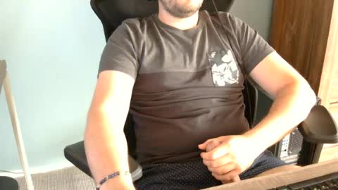 Snapshot of tomin3m chatting on 06-01-26, 04:31 tomin3m online show from 06-01-26, 04:31