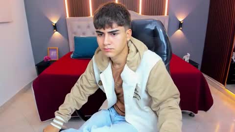 Tommy  online show from 02-11-26, 03:33