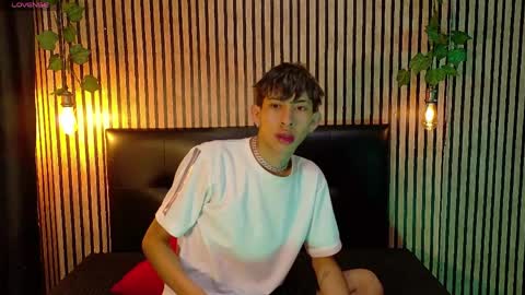 Snapshot of tommy_fox1 chatting on 03-31-26, 12:49 Tommy online show from 03-31-26, 12:49