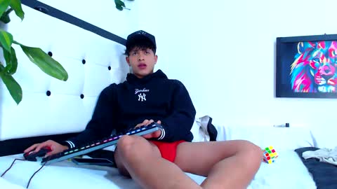 Snapshot of tommy_hotguy chatting on 03-11-25, 09:48 tommy online show from 03-11-25, 09:48