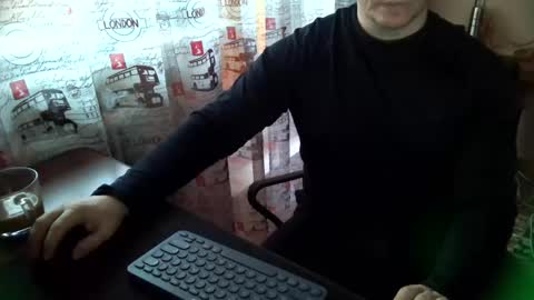 Tommi Li online show from 01-04-25, 10:49