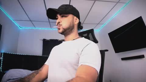 Snapshot of tommy_sccott chatting on 02-06-26, 10:35 tommy_sccott online show from 02-06-26, 10:35