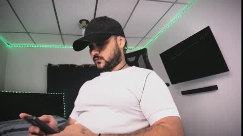 Snapshot of tommy_sccott chatting on 02-15-26, 09:22 tommy_sccott online show from 02-15-26, 09:22