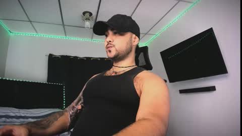 Snapshot of tommy_sccott chatting on 02-21-26, 11:17 tommy_sccott online show from 02-21-26, 11:17