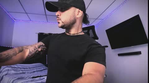 Snapshot of tommy_sccott chatting on 02-23-26, 12:09 tommy_sccott online show from 02-23-26, 12:09