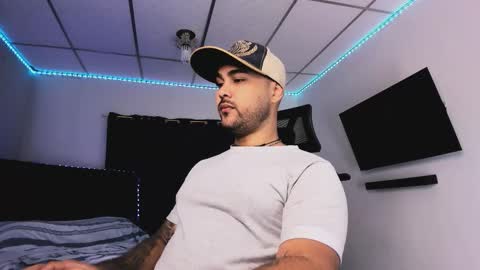 Snapshot of tommy_sccott chatting on 03-22-26, 10:24 tommy_sccott online show from 03-22-26, 10:24