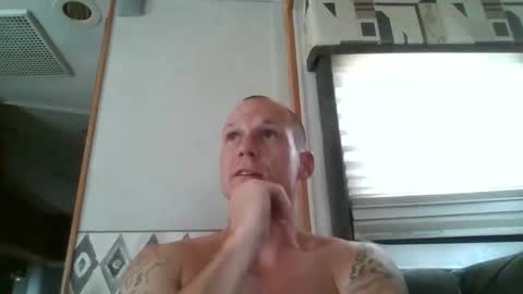 Snapshot of tommygunsfit chatting on 10-09-25, 08:07 tommygunsfit online show from 10-09-25, 08:07