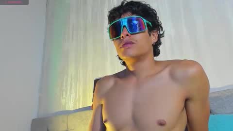 Snapshot of tommyhot7 chatting on 06-11-26, 12:32 tommyhot7 online show from 06-11-26, 12:32