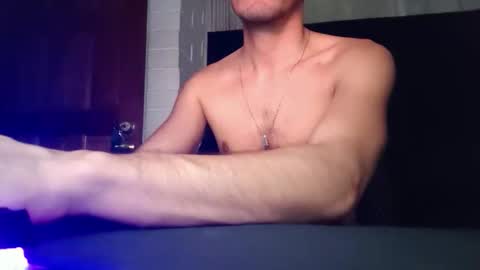 Snapshot of tommypv20 chatting on 01-11-26, 03:22 Tommy online show from 01-11-26, 03:22