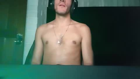 Snapshot of tommypv20 chatting on 02-12-26, 04:40 Tommy online show from 02-12-26, 04:40