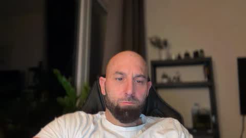 Snapshot of tommyx01 chatting on 04-29-26, 07:53 Thomas Fit online show from 04-29-26, 07:53