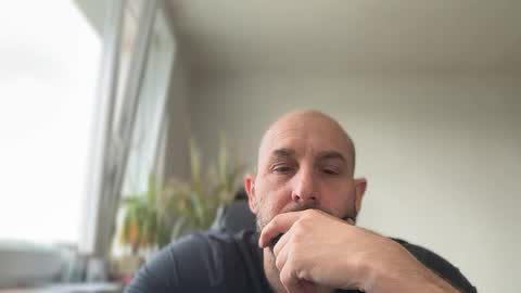 Snapshot of tommyx01 chatting on 05-12-26, 10:45 Thomas Fit online show from 05-12-26, 10:45