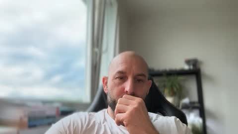 Snapshot of tommyx01 chatting on 05-14-26, 05:03 Thomas Fit online show from 05-14-26, 05:03