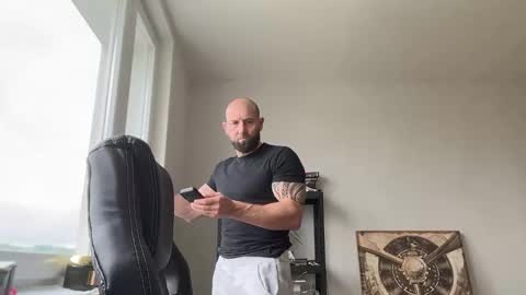 Snapshot of tommyx01 chatting on 05-15-26, 10:11 Thomas Fit online show from 05-15-26, 10:11