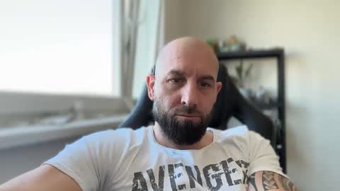 Snapshot of tommyx01 chatting on 05-19-26, 05:58 Thomas Fit online show from 05-19-26, 05:58