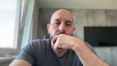 Snapshot of tommyx01 chatting on 05-22-26, 07:04 Thomas Fit online show from 05-22-26, 07:04